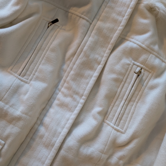 Women's White Cinch Waist & Faux Fur Hooded Coat! - Picture 7 of 16